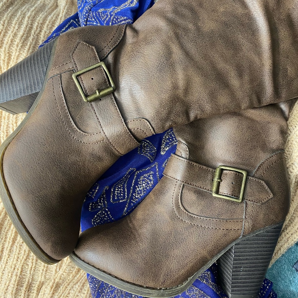 Forever 21 woman’s boots